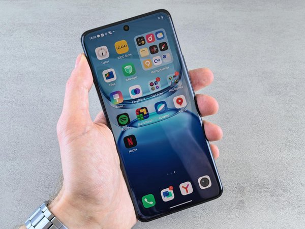 Empower your home security: instantly monitor and respond with your smartphone for real-time alerts